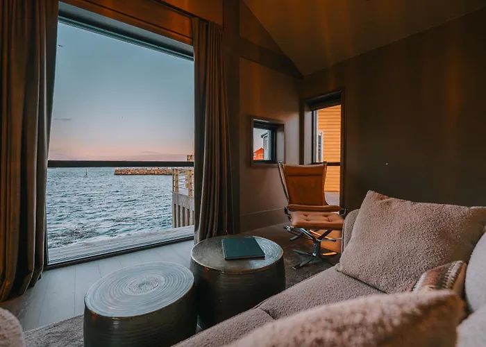 Henningsvaer Bryggehotell - By Classic Norway Hotels